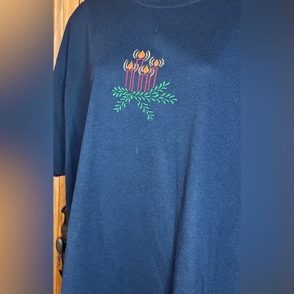 Candlelight Tshirt in black with Embroidered candles in XL - Picture 3 of 5